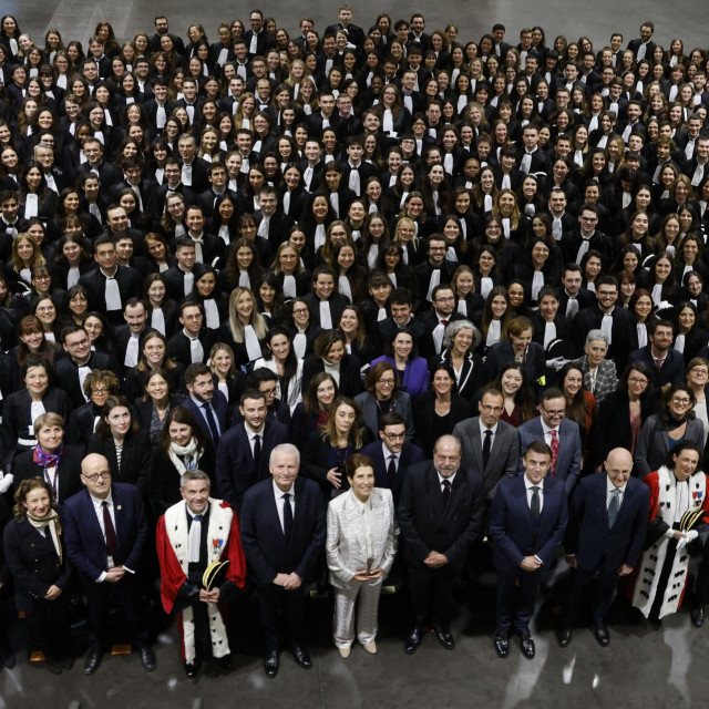 Marine Le Pen ima mnogo razloga za slavlje. Prema najnovijim anketama njena Nacionalna fronta (pod vodstvom Jordana Bardella) mogla bi osvojiti čak 15 posto glasova više od koalicije Emmanuela Macrona (na fotografiji u prvom redu)