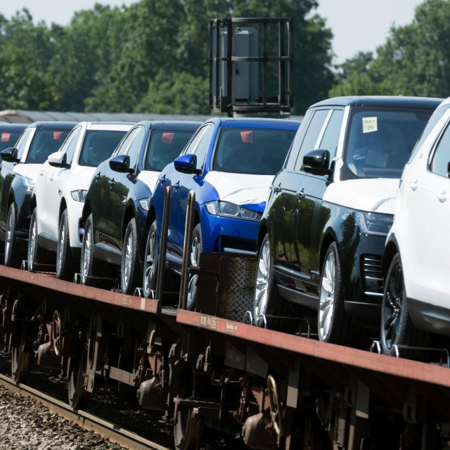 New Land Rover automobili