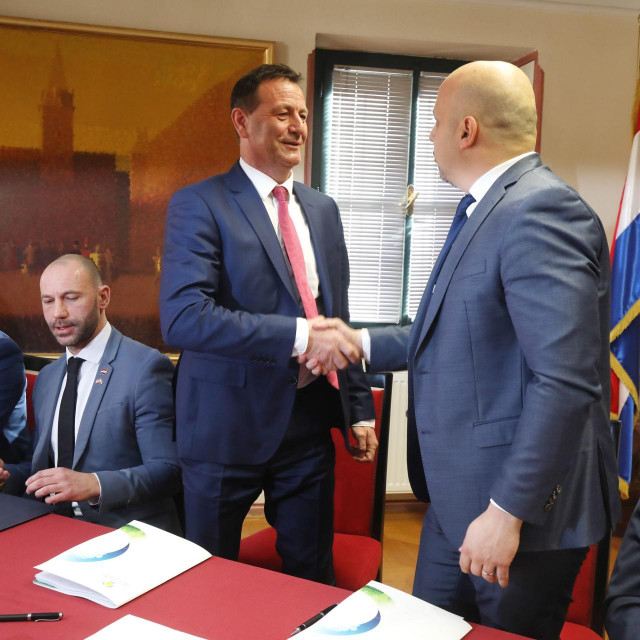 Damir Habijan, Neven Bosilj i Luka Balen na potpisivanju sporazuma