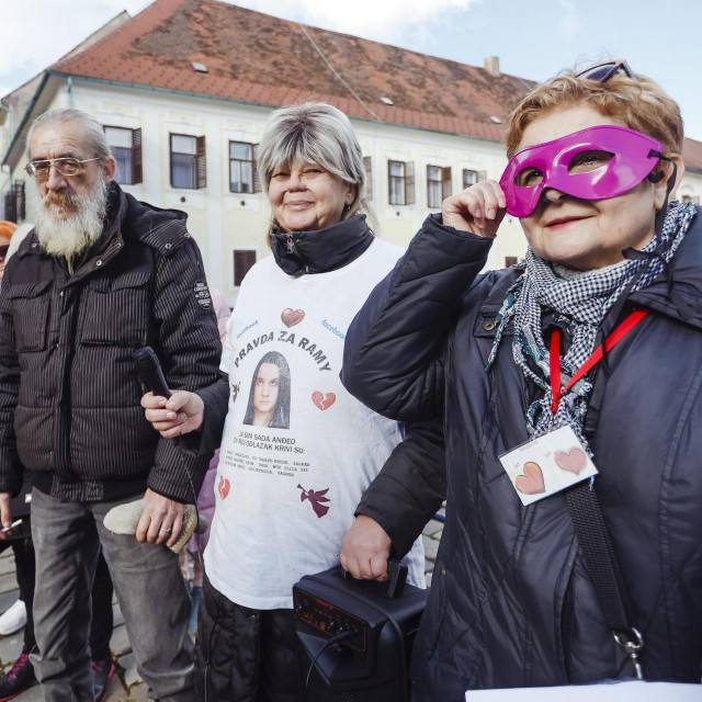 Prosvjed za socijalno ugrožene pod sloganom Klupa nije krevet, ulica nije dom