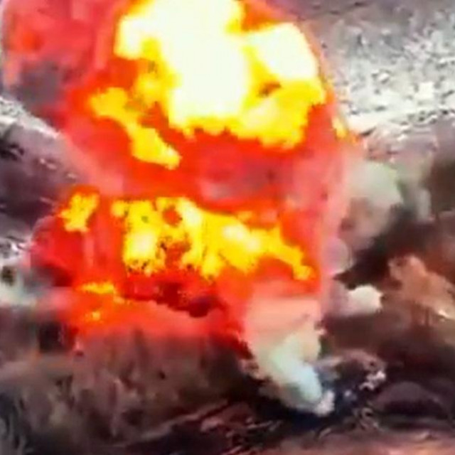 Eksplozija u kojoj je uništena ruska haubica 2S19 Msta-S