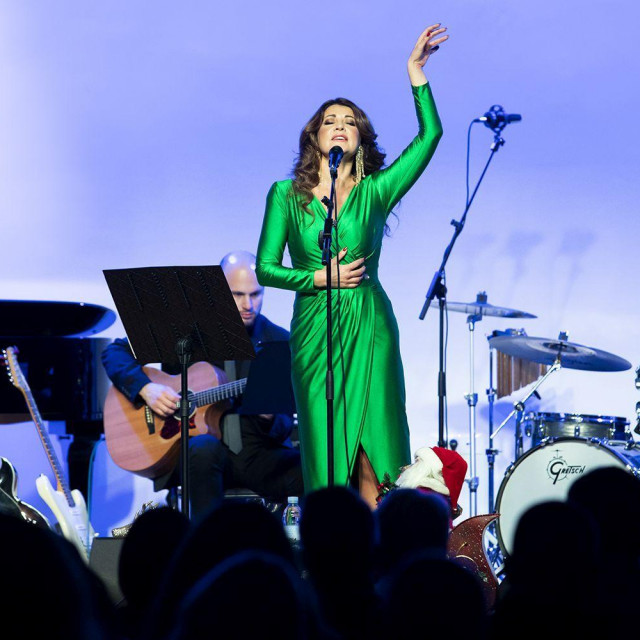 Publika će tako imati priliku uživati u poznatim naslovima poput ”Parla piu piano”, ”Caruso” i ”Samo jednom se ljubi”, ali i otkriti nove pjesme poput ”Bambole” i ”Mambo Italiano”