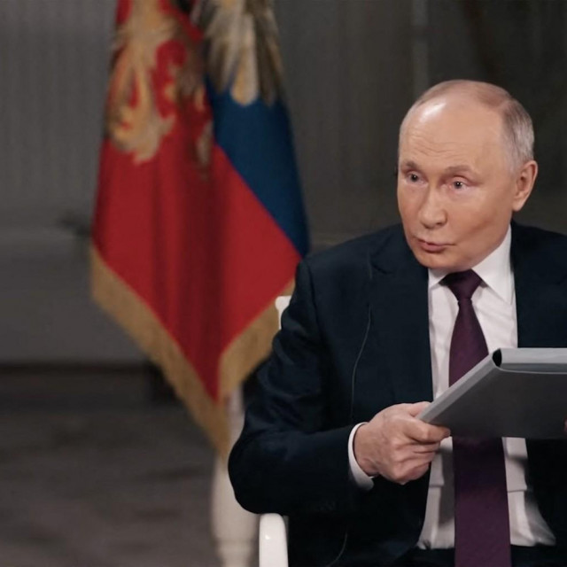 Intervju Tuckera Carlsona s Vladimirom Putinom