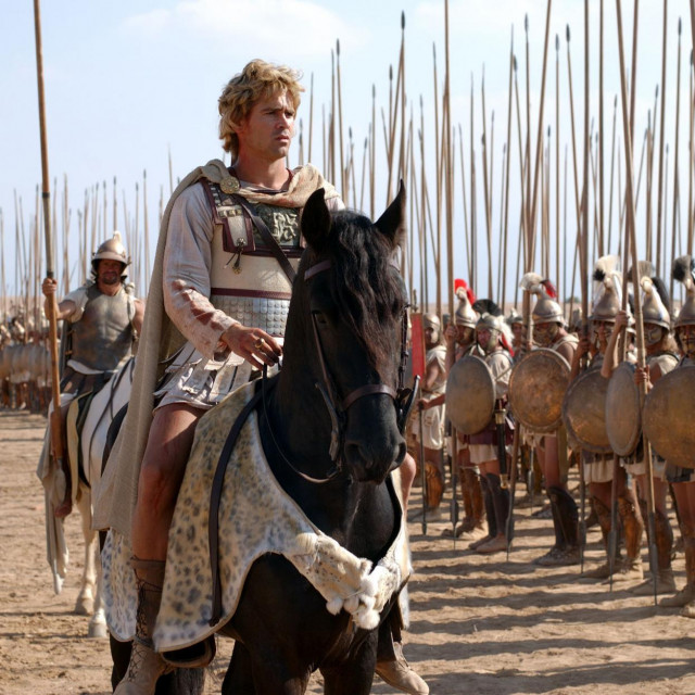 Aleksandar Veliki u povijesti je ostao upamćen kao briljantan vojni strateg, neporažen u vojevanjima, a po njegovu je životu snimljeno nekoliko filmova (Na slici u interpretaciji Colina Farrella)
