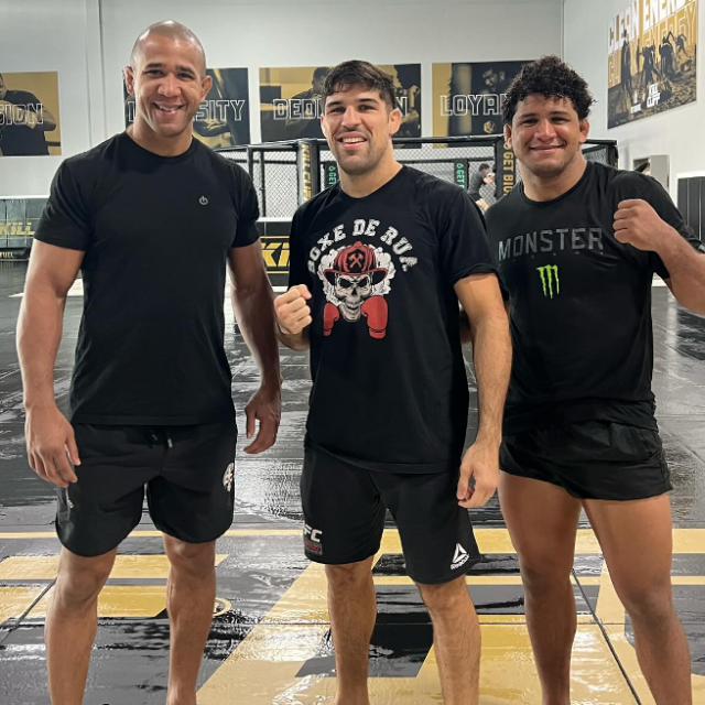 Gregory Rodrigues (lijevo), Vicente Luque (sredina), Gilbert Burns (desno)