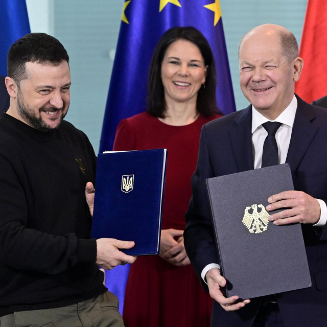 Njemački kancelar Olaf Scholz i ukrajinski premijer Volodimir Zelenski potpisali vojni sporazum