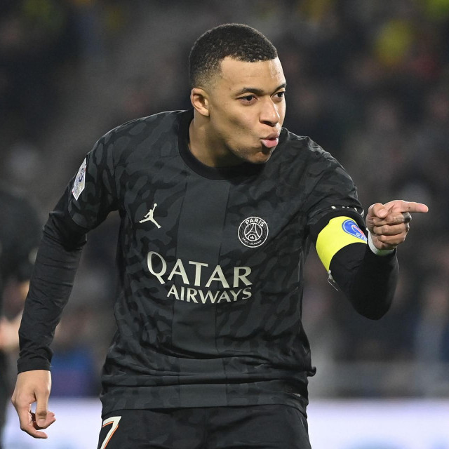 Paris Saint-Germain‘s French forward #07 Kylian Mbappe reacts after scoring his team‘s second goal during the French L1 football match between FC Nantes and Paris Saint-Germain (PSG) at the La Beaujoire stadium in Nantes, western France, on February 17, 2024. (Photo by Sebastien SALOM-GOMIS/AFP)