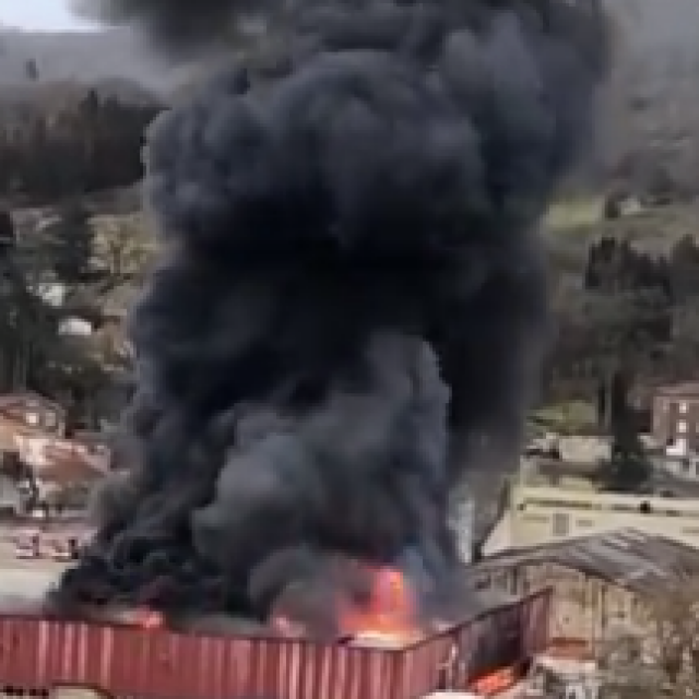 Gori 900 tona litijevih baterija