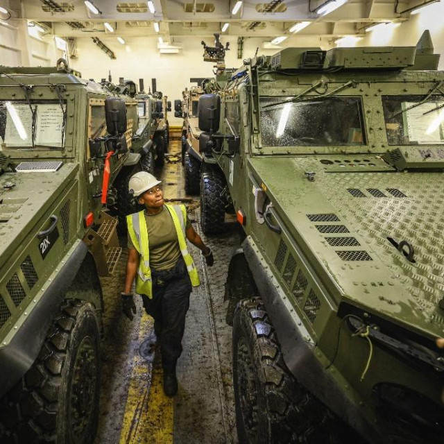 Oklopna vozila Foxhound britanske vojske