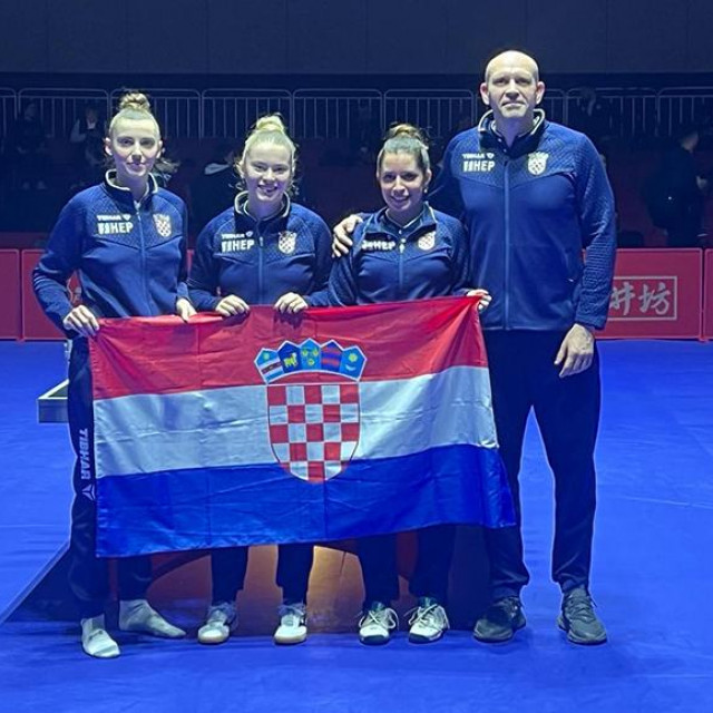 Lijep uspjeh za naše djevojke - Lea Rakovac, Hana Arapović, Mateja Jeger Majstorović i izbornik Dragutin Šurbek