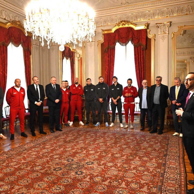 Tomašević je vaterpolskoj reprezentaciji dodijelio Medalju grada Zagreba