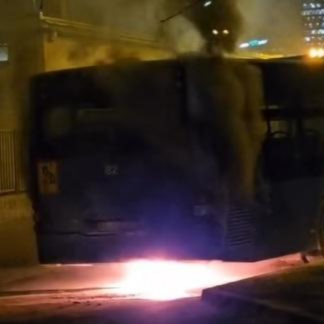Zapaljen autobus