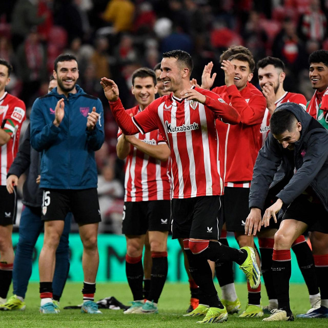 Athletic Bilbao‘s Spanish forward #07 Alex Berenguer (C) and teammates celebrate at the end of the Spanish league football match between Athletic Club Bilbao and Girona FC at the San Mames stadium in Bilbao on February 19, 2024. (Photo by ANDER GILLENEA/AFP)