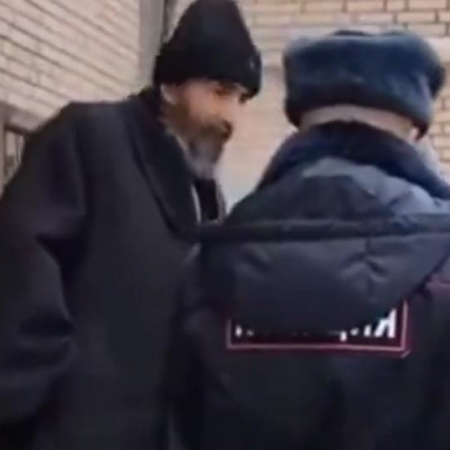 Privođenje svećenika