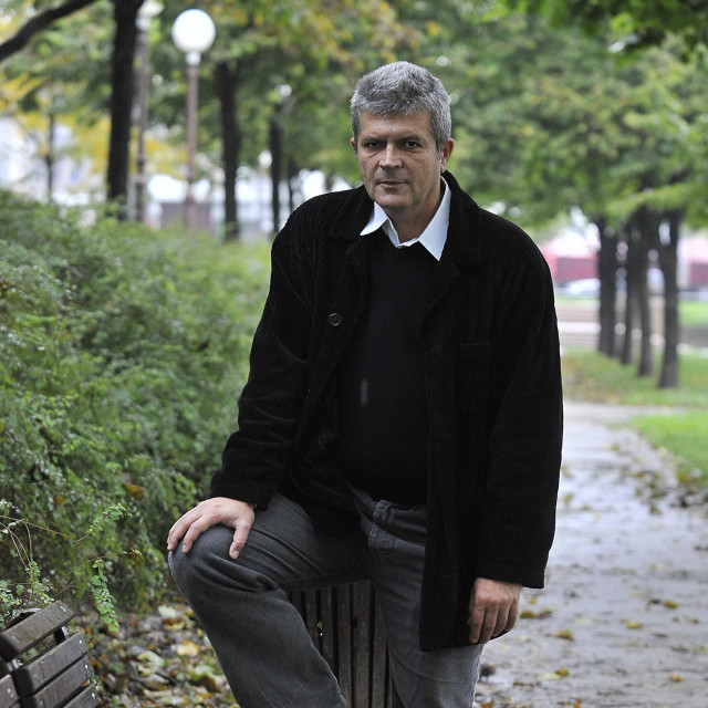 Knjigu ‘Sat koji otkucava samo tik‘ izdao je nakladnik Hena com, i do sada je najbolje djelo Ivana Vidića