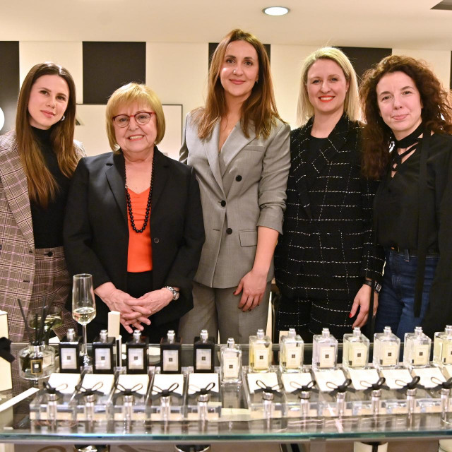 Laura Milinković, Nives Simeunović, Maja Božović, Ana Bilan, Nikolina Kordun

 

 