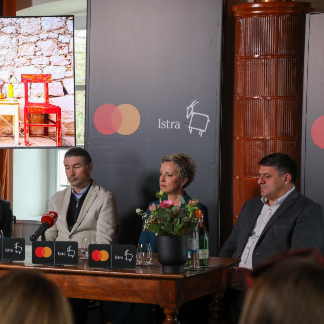 U restoranu Stara škola u Krasici kod Buja predstavljena je marketinška kampanja Turističke zajednice Istre i Mastercarda