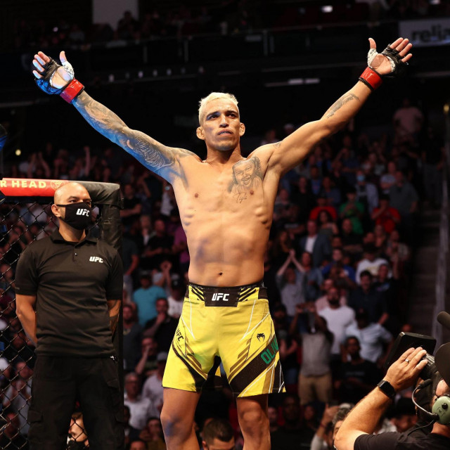 Charles Oliveira 