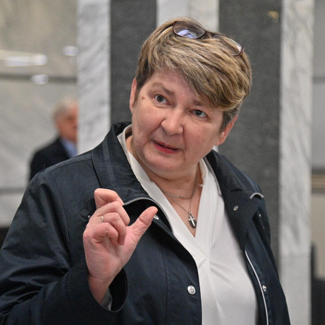 Nada Lovrić predsjednica je Nezavisnog sindikata zaposlenih u srednjim školama Hrvatske od srpnja 2021.