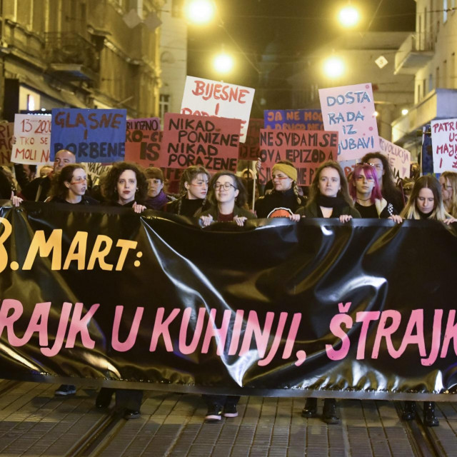 Noćni marš, prosvjedna povorka povodom Dana žena u organizaciji Feminističkog kolektiva fAKTIV.