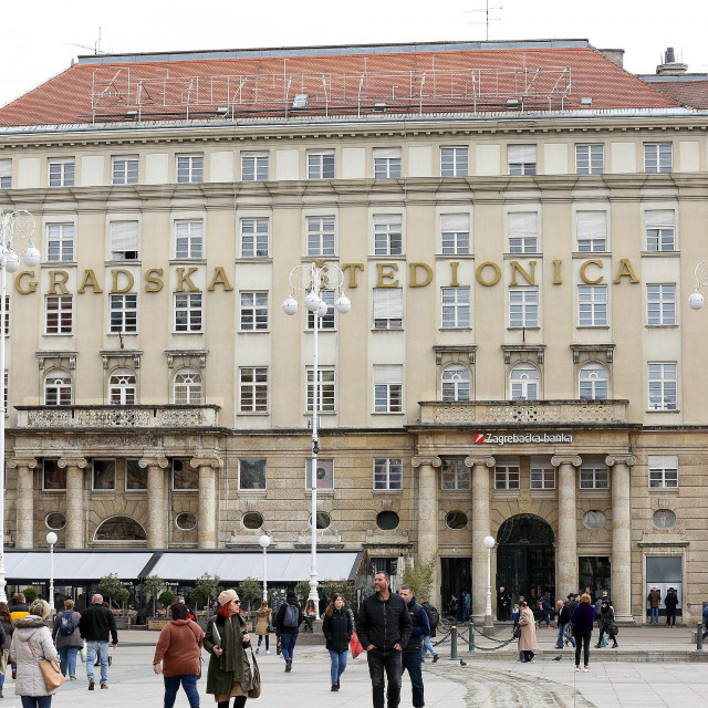 Poslovnica Zagrebačke banke na Trgu bana Jelačića