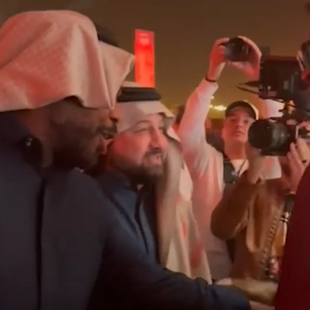 Jon Jones (lijevo) i Francis Ngannou (desno)