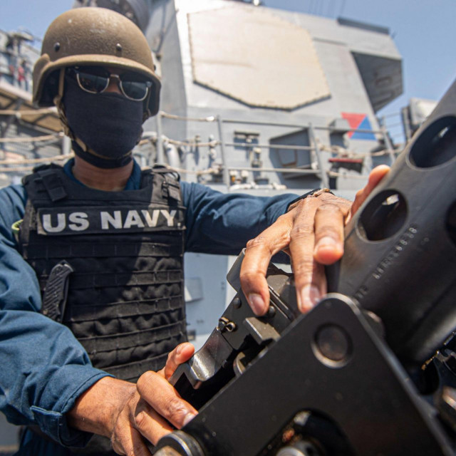 Američka flota u patroli tjesnacem