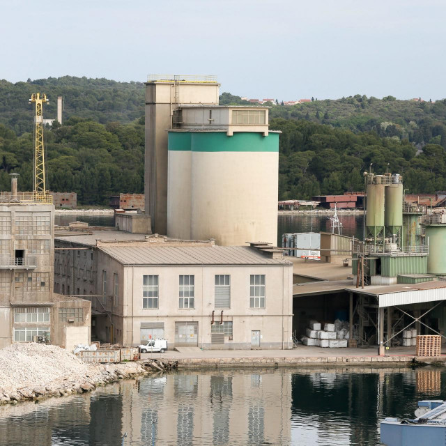 Tvornica cementa Calucem