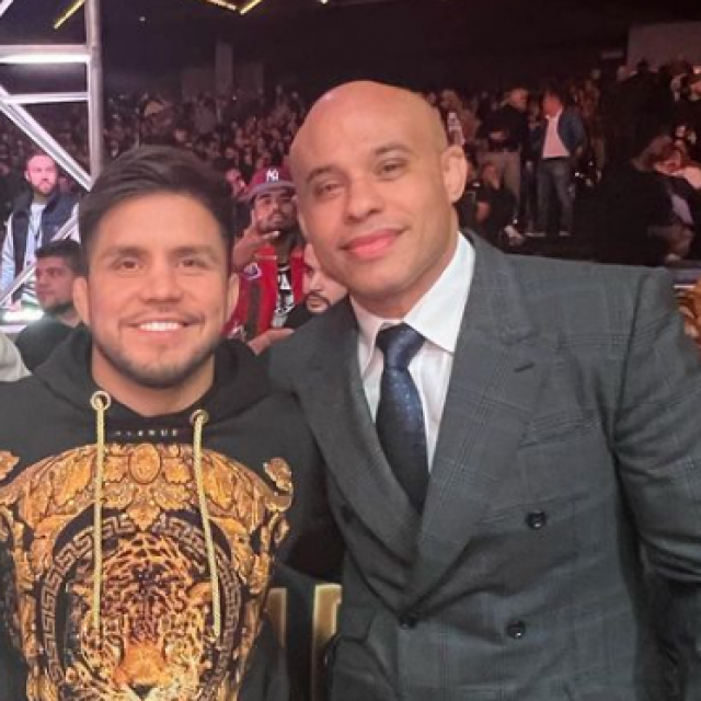 Henry Cejudo (lijevo) i Abdelaziz Ali (desno)