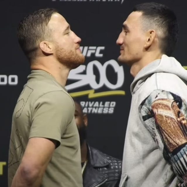 Justin Gaethje (lijevo) i Max Holloway (desno)