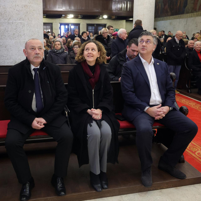 Dio državnog vrha na bogoslužju u jednoj od brojnih zagrebačkih crkvi