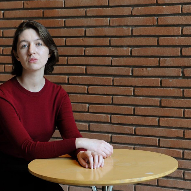 Međunarodni bestseleri, ‘Normalni ljudi‘ i ‘Razgovori s prijateljima‘ (Fraktura) adaptirani su u BBC-jeve televizijske serije.