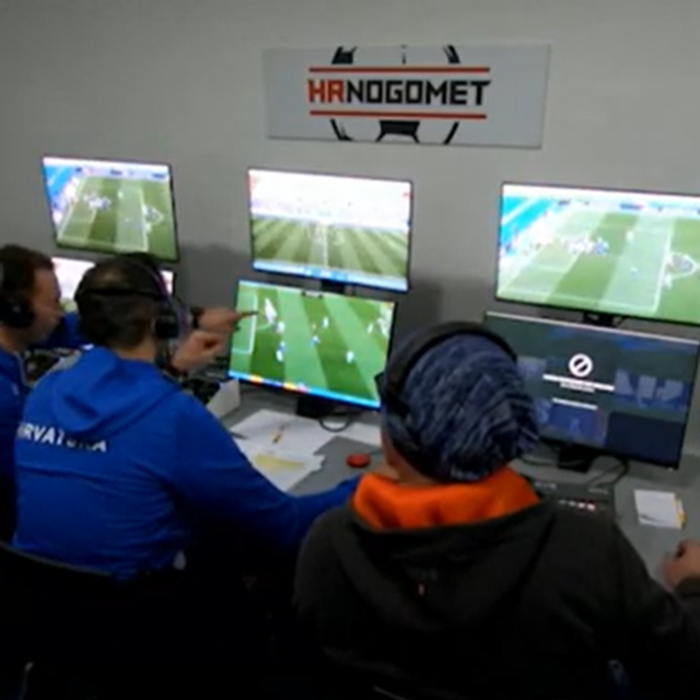 VAR soba za vrijeme utakmice Dinamo - Rijeka