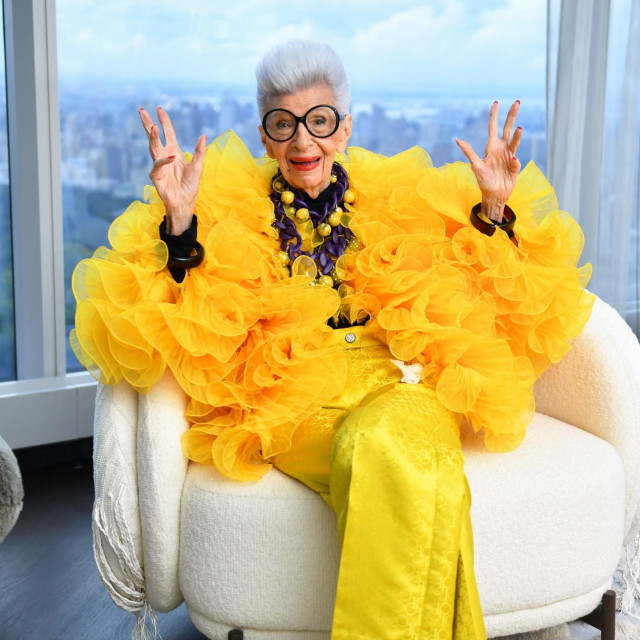NEW YORK, NEW YORK - SEPTEMBER 09: Iris Apfel sits for a portrait during her 100th Birthday Party at Central Park Tower on September 09, 2021 in New York City. Noam Galai,Image: 631319536, License: Rights-managed, Restrictions:, Model Release: no, Credit line: Noam Galai/Getty images/Profimedia