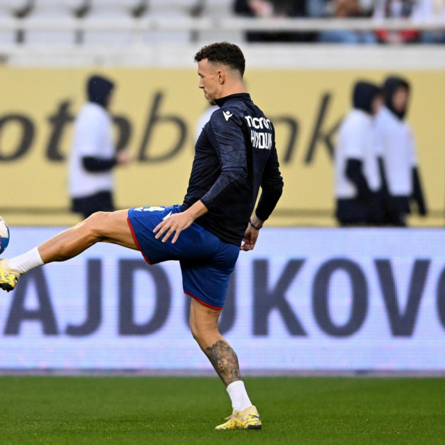 Zagrijavanje igrača, Ivan Perišić
 