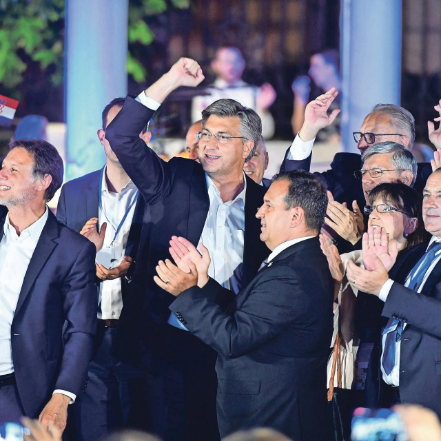 Praćenje rezultata parlamentarnih izbora 2020. godine u stožeru HDZ-a