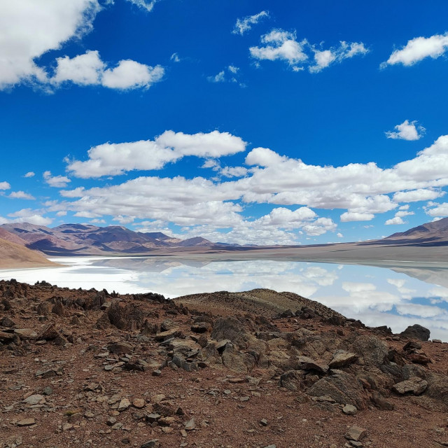 Pogled na Dijamantnu lagunu s vrha vulkana Galan