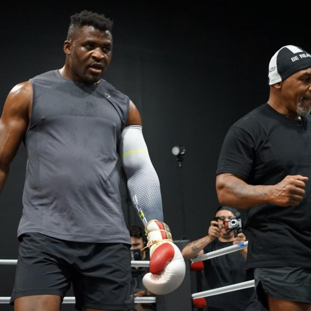 Francis Ngannou i Mike Tyson