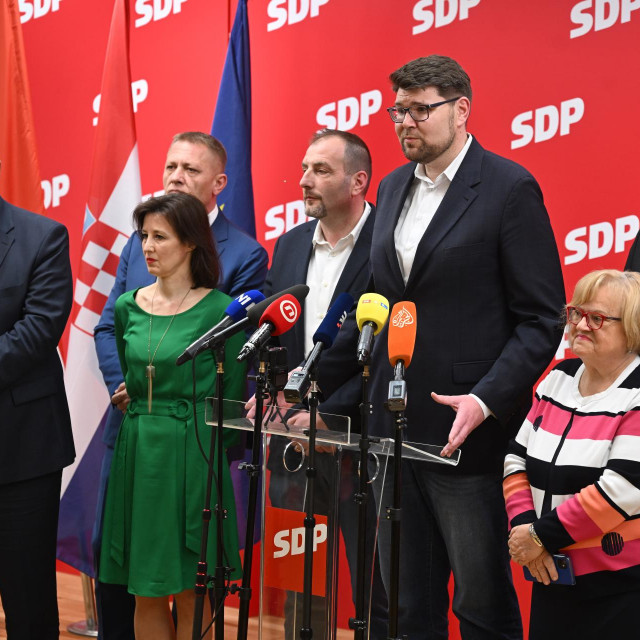 Radimir Čačić, Krešo Beljak, Dalija Orešković, Peđa Grbin, Anka Mrak Taritaš i Ivica Puljak