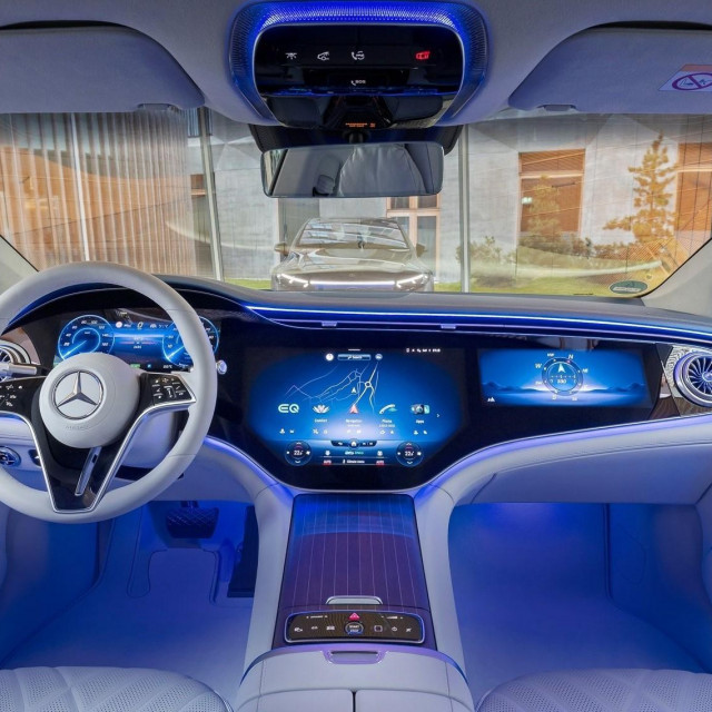 Mercedes Benz EQS (ilustracija)