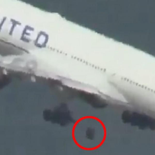 Trenutak kada je avionu ispala guma
