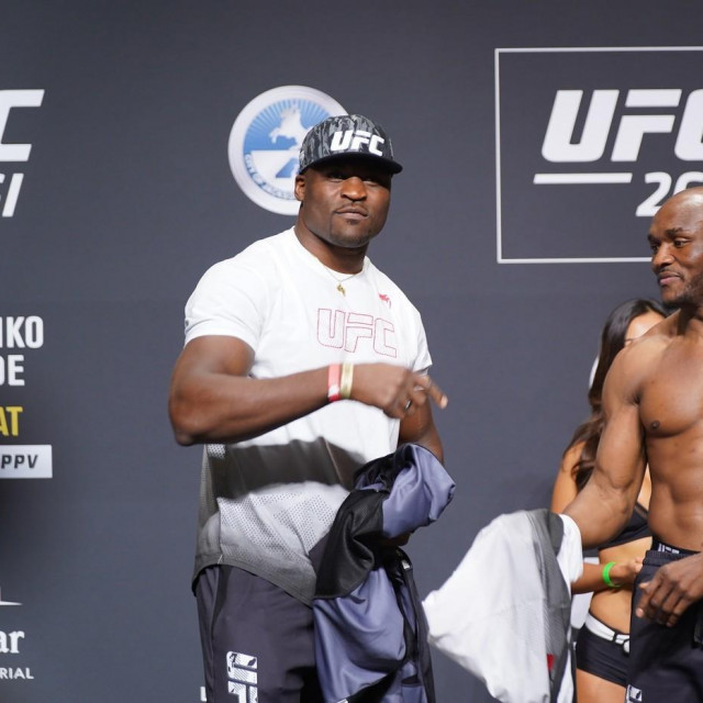 Francis Ngannou (lijevo) i Kamaru Usman (desno)