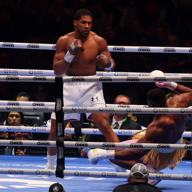 Anthony Joshua šalje Francisa Ngannoua na tlo