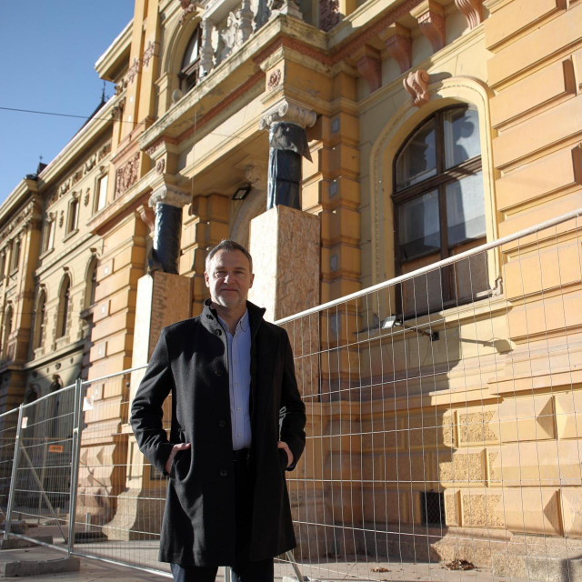 Sanjin Mihelić, ravnatelj Muzeja za umjetnost i obrt, prvi je upozorio na nepravilnosti, kada je stupio na dužnost
