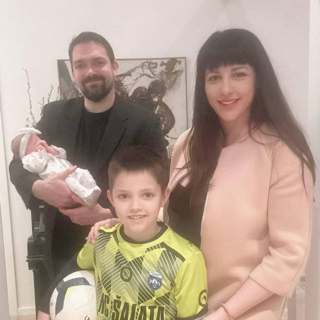 Tenor Domagoj Dorotić sa surpugom Antoniom, sinom Andrijom i kćeri Marlenom