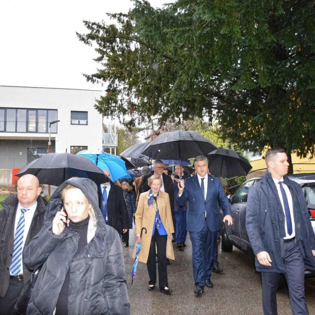 Dr. Alemka Markotić i Andrej Plenković u obilasku Klinike za infektivne bolesti dr. Fran Mihaljević