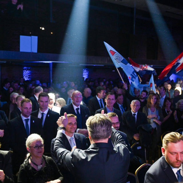 Mnoge smo hadezeovce vidjeli kako tako propadaju. Jednom su bili vitki kao skakavci, a onda su se došli trostruki