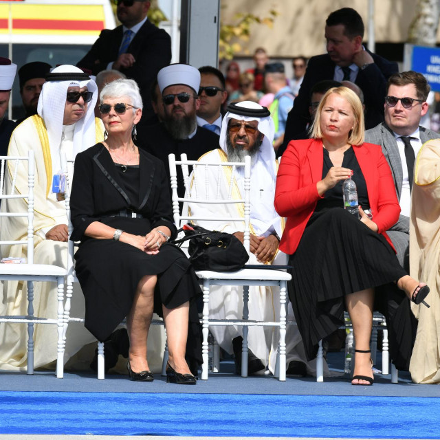 Jadranka Kosor i gradonačelnica Siska Kristina Ikić Baniček na svečanosti otvorenja Islamskog kulturnog centra 2022.
