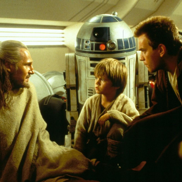 Lloyd s Liamom Neesonom i Ewanom McGregorom u filmu ‘Fantomska prijetnja‘