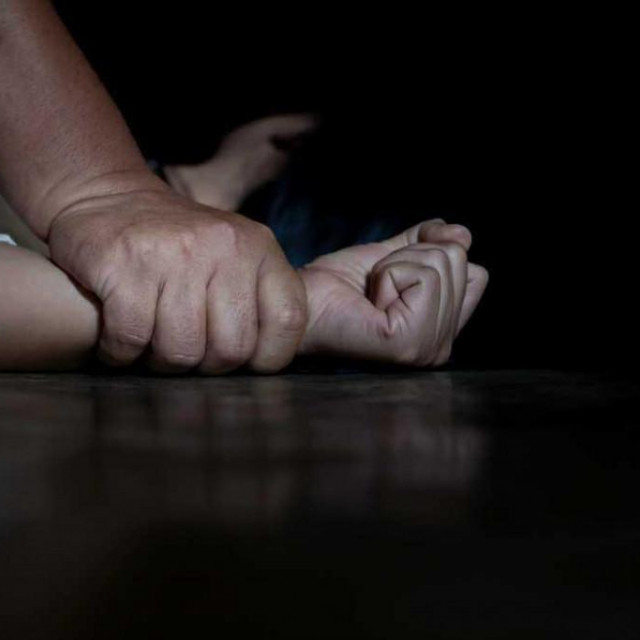 Ddruštvenim mrežama kruži audiosnimka poruke u kojoj mlađa ženska osoba iz Splita upozorava prijateljicu na slučaj da je jedna 22-godišnja djevojka brutalno silovana (ilustracija)